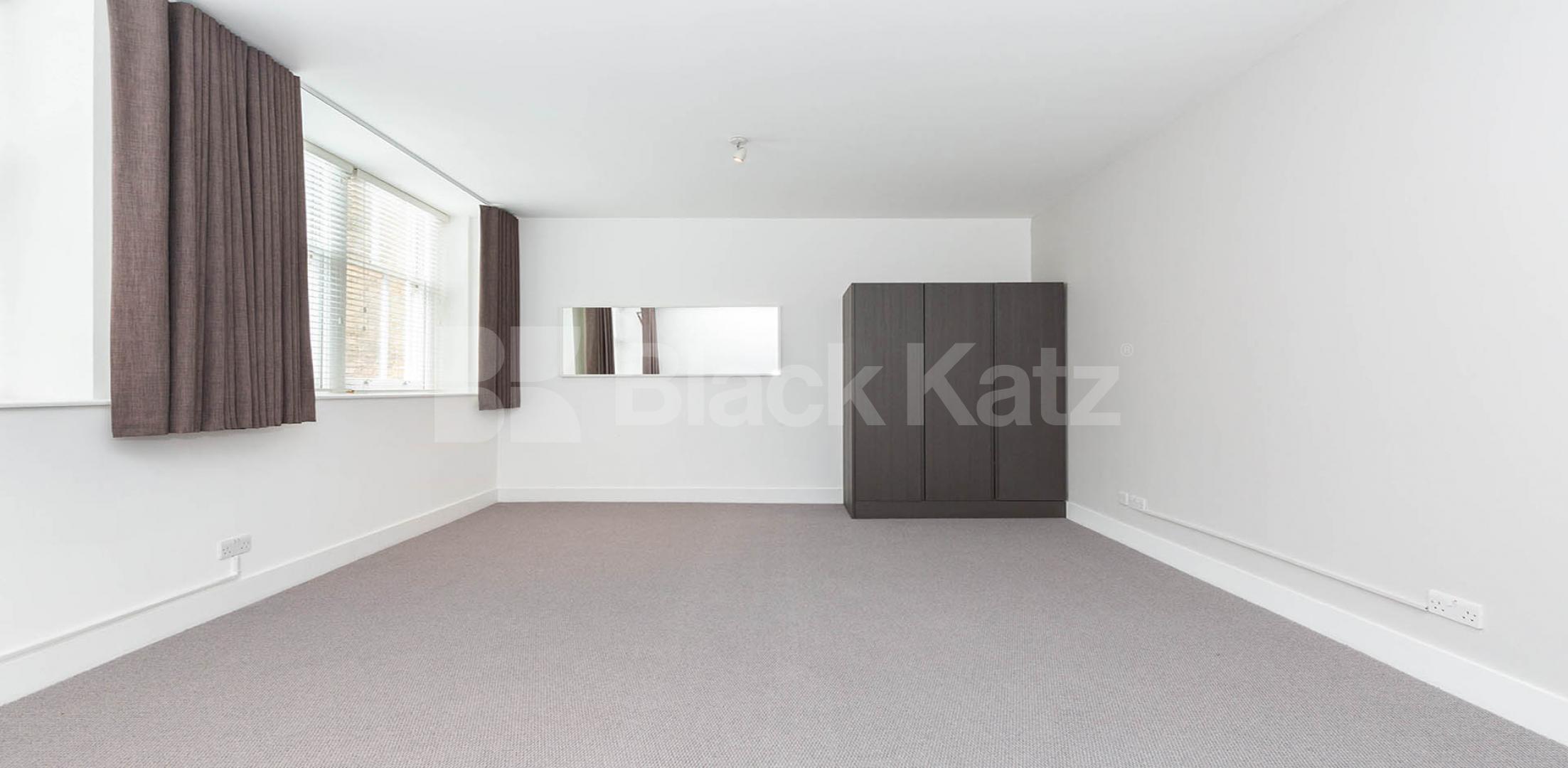 			2 Bedroom, 2 bath, 1 reception Apartment			 TABERNACLE STREET EC2A, OLD STREET - SHOREDITCH - LIVERPOOL STREET